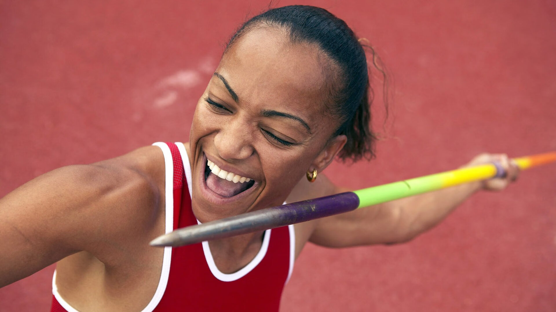 绿茵场上的绝杀与球台边的火焰，当波兰之刃刺穿三狮，樊振东点燃赛场