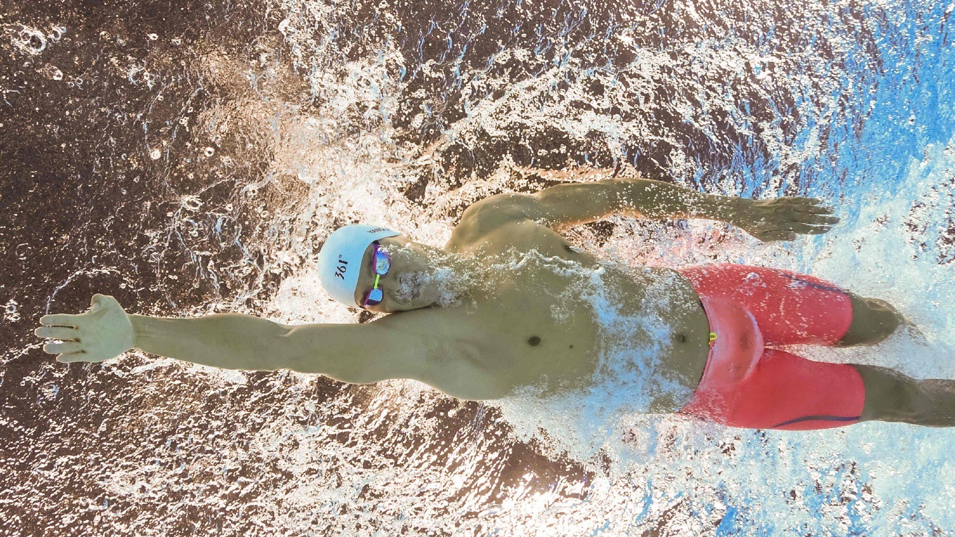 哈斯鏖战跃马，维斯塔潘点燃赛场，一场颠覆预期的F1传奇之战